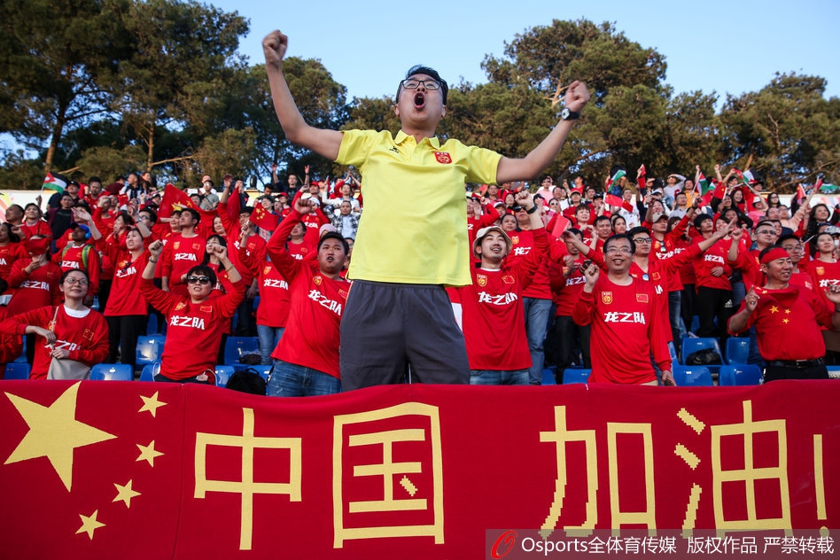 5月4日，又一个五四青年节。如今的你还拥有一颗年轻的心吗？还愿意去现场看球吗？还愿意为国足振臂高呼吗？或者还愿意跟好友们一起踢一场足金精英赛吗？