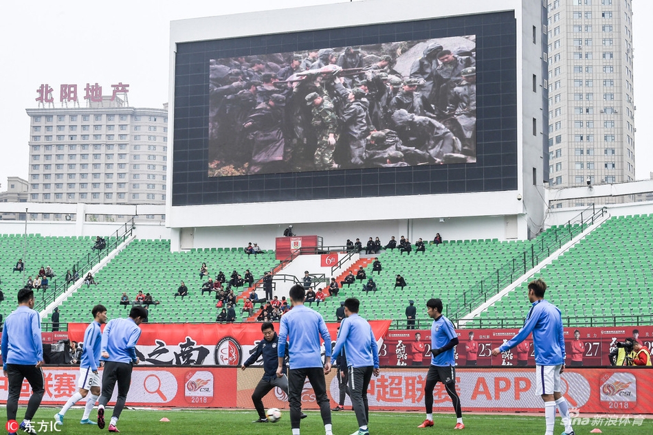 北京时间5月12日，中超联赛第10轮比赛打响，中超各个赛区播放纪念汶川地震十周年视频。